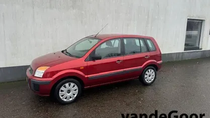 Rood Occasion 2008 Ford Fusion Cool & Sound Edition MPV | € 3.450 (Eerlijke prijs)