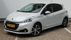Wit Gebruikt 2019 Peugeot 208 Allure Hatchback | € 13.895 (Eerlijke prijs)