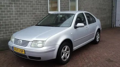 Grijs Occasion 2000 VW Bora Highline Sedan | € 999 (Goede deal)