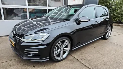 Occasion 2017 VW Golf VII Highline Hatchback | € 19.450 (Eerlijke prijs)