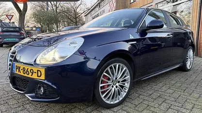 Blauw (metallic) Gebruikt 2011 Alfa Romeo Giulietta Distinctive Hatchback | € 7.500 (Eerlijke prijs)