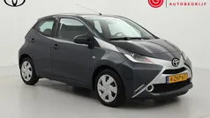 Gebruikt 2015 Toyota Aygo X-play Hatchback | € 8.999 (Eerlijke prijs)