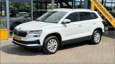 Wit, metallic lak Gebruikt 2024 Skoda Karoq Business Line SUV | € 33.990 (Goede deal)