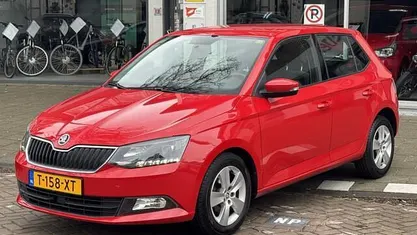 Rood Gebruikt 2016 Skoda Fabia Ambition Hatchback | € 8.895 (Eerlijke prijs)