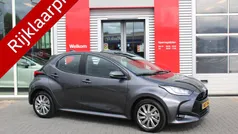 Grijs Gebruikt 2023 Toyota Yaris Hybrid Limited Hatchback | € 24.900 (Eerlijke prijs)