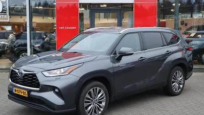 Grijs Occasion 2021 Toyota Highlander Executive SUV | € 48.890 (Goede deal)