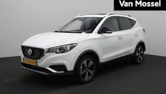 Wit Gebruikt 2021 MG ZS Luxury Sedan | € 17.495 (Eerlijke prijs)