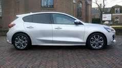 Grijs Gebruikt 2023 Ford Focus ST-Line Hatchback | € 22.900 (Eerlijke prijs)
