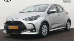 Grijs Gebruikt 2023 Toyota Yaris Hybrid Active Hatchback | € 21.980 (Eerlijke prijs)