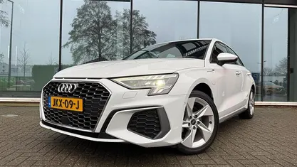 Wit Occasion 2024 Audi A3 Sportback e-tron Advanced Hatchback | € 32.990 (Eerlijke prijs)