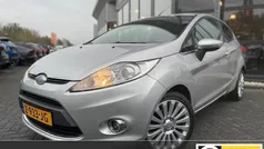 Grijs, metallic lak Gebruikt 2009 Ford Fiesta Ghia Hatchback | € 2.950 (Eerlijke prijs)