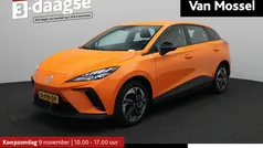 Oranje Gebruikt 2023 MG MG4 EV Hatchback | € 19.440 (Eerlijke prijs)