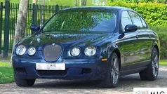 Blauw, metallic lak Gebruikt 2006 Jaguar S-Type R Sedan | € 13.950 (Eerlijke prijs)