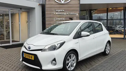 Wit Occasion 2018 Toyota Yaris Hybrid Hatchback | € 7.900 (Super prijs)