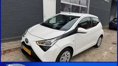 Gebruikt 2019 Toyota Aygo X-play Hatchback | € 11.950 (Eerlijke prijs)
