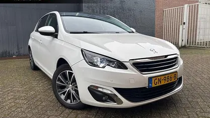 Wit Occasion 2015 Peugeot 308 Allure Hatchback | € 6.795 (Eerlijke prijs)