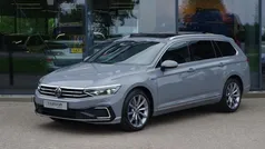 Grijs, metallic lak Gebruikt 2021 VW Passat GTE Stationwagen | € 24.750 (Eerlijke prijs)
