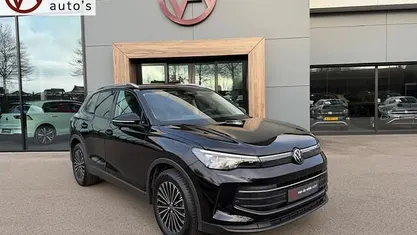 Suv Gebruikt 2024 VW Tiguan Life SUV | € 39.945 (Super prijs)