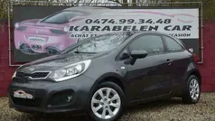 Grijs Gebruikt 2014 Kia Rio Sedan | € 9.900 (Eerlijke prijs)