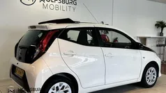 Wit Gebruikt 2019 Toyota Aygo X-play Hatchback | € 10.750 (Eerlijke prijs)