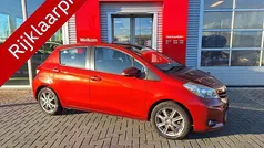 Rood (metallic) Gebruikt 2012 Toyota Yaris Hatchback | € 8.900 (Eerlijke prijs)