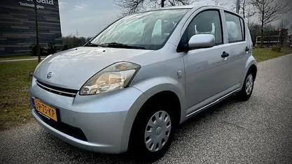 Grijs Occasion 2007 Daihatsu Sirion Hatchback | € 2.495 (Eerlijke prijs)