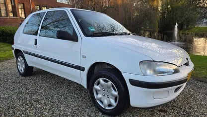 Wit Gebruikt 2001 Peugeot 106 Hatchback | € 1.499 (Eerlijke prijs)