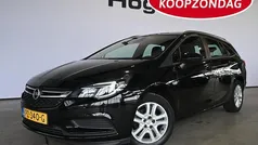 Zwart Gebruikt 2017 Opel Astra Edition Stationwagen | € 8.940 (Eerlijke prijs)