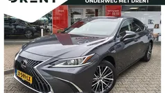 Grijs (metallic) Gebruikt 2023 Lexus ES300H Business Edition Sedan | € 41.400 (Goede deal)