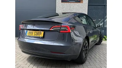 Grijs Occasion 2022 Tesla Model 3 Standard Range Sedan | € 28.890 (Eerlijke prijs)