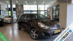 Bruin Gebruikt 2013 Kia Rio Comfort Hatchback | € 7.995 (Eerlijke prijs)