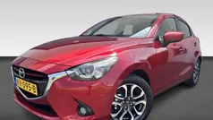 Rood Gebruikt 2016 Mazda 2 Hatchback | € 14.930 (Eerlijke prijs)