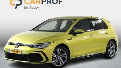 Occasion VW Golf VIII Business+ 161 PK (118 kW) 2022 Geel Hatchback