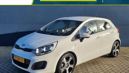 Wit Gebruikt 2014 Kia Rio Comfort Hatchback | € 10.035 (Eerlijke prijs)