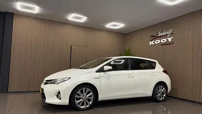 Occasion Toyota Auris Executive 99 PK (72 kW) 2013 Wit Hatchback
