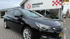 Zwart (metallic) Gebruikt 2019 Opel Astra Edition Stationwagen | € 13.950 (Eerlijke prijs)