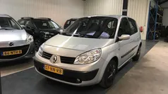 Gebruikt 2004 Renault Scénic II Komfort MPV | € 2.450 (Eerlijke prijs)