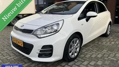 Wit Gebruikt 2015 Kia Rio Hatchback | € 7.950 (Eerlijke prijs)