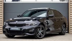 Zwart Gebruikt 2022 BMW 320 M Sport Sedan | € 34.900 (Eerlijke prijs)