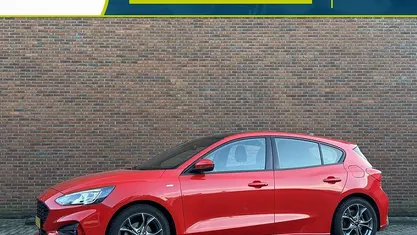 Rood Occasion 2020 Ford Focus Business Edition Hatchback | € 17.535 (Eerlijke prijs)