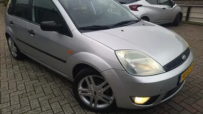 Occasion Ford Fiesta 80 PK (58 kW) 2002 Grijs Hatchback