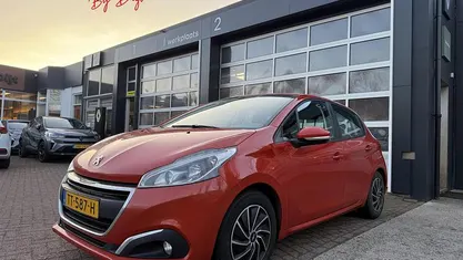Occasion 2018 Peugeot 208 Hatchback | € 7.545 (Eerlijke prijs)