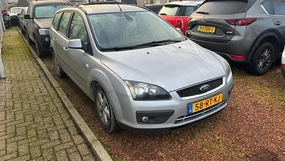 Grijs Gebruikt 2005 Ford Focus Futura Stationwagen | € 1.750 (Eerlijke prijs)