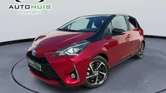Rood, metallic lak Gebruikt 2019 Toyota Yaris Hybrid Hatchback | € 16.745 (Eerlijke prijs)