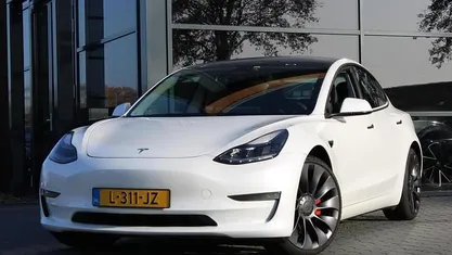 Gebruikt 2021 Tesla Model 3 Performance Sedan | € 29.950 (Eerlijke prijs)