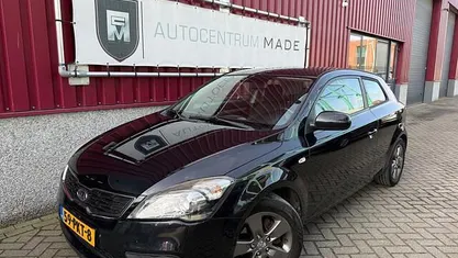 Occasion Kia ProCeed 90 PK (66 kW) 2011 Zwart (metallic) Hatchback