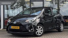 Zwart Gebruikt 2018 Toyota Yaris Hybrid Active Hatchback | € 15.995 (Eerlijke prijs)