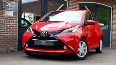 Gebruikt 2017 Toyota Aygo X-play Hatchback | € 9.450 (Eerlijke prijs)