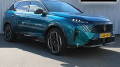 Peugeot e-5008
