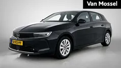 Zwart Gebruikt 2022 Opel Astra Edition Hatchback | € 17.940 (Eerlijke prijs)